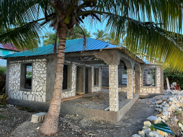 The house in Raket with the roof on to collect water!!