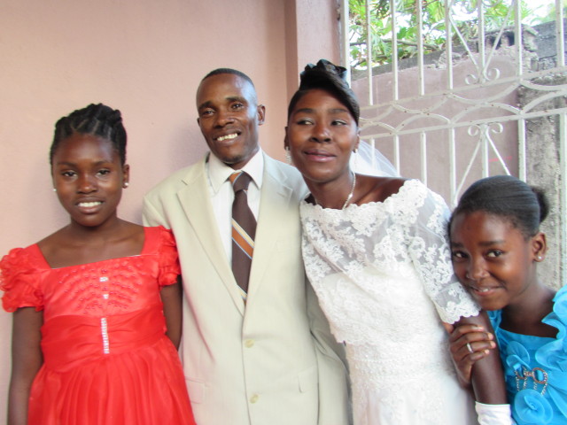 Sonet, Lana, and their daughters Rosemelyn and Reachy.