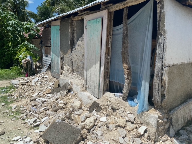 Collapsed walls on a house in Bedzime